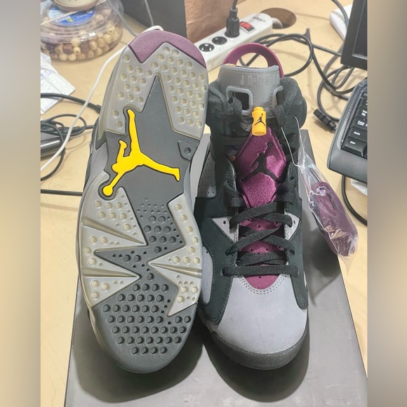 Jordan 6 Bordeaux size 10 US - Picture 2 of 3